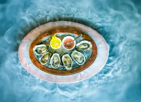 Lunchen Met Oesters Aan De Maas In Maastricht